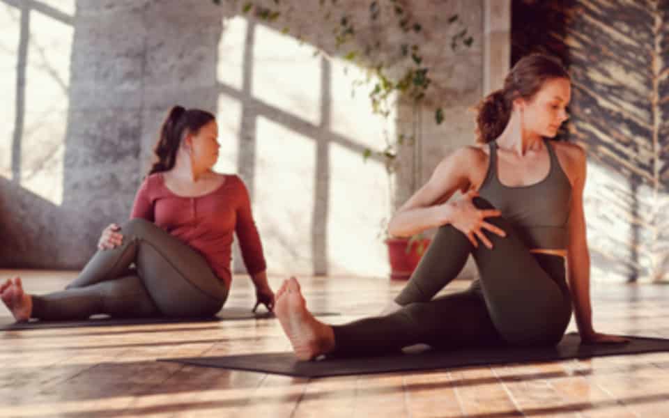 Yoga Para Mulheres: Ativando a FORÇA e a ENERGIA FEMININA (Yoga