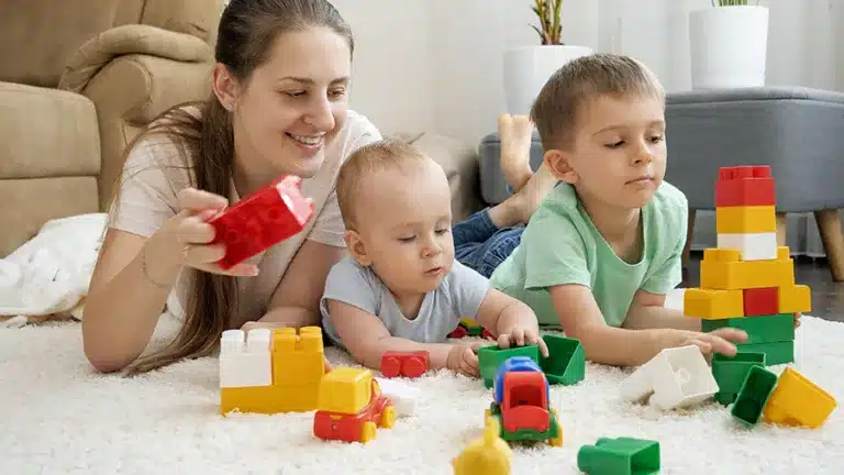 Os melhores brinquedos educativos e estimulantes para bebês